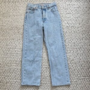 NWOT Levi’s Light Wash Ribcage Straight AnkleJeans